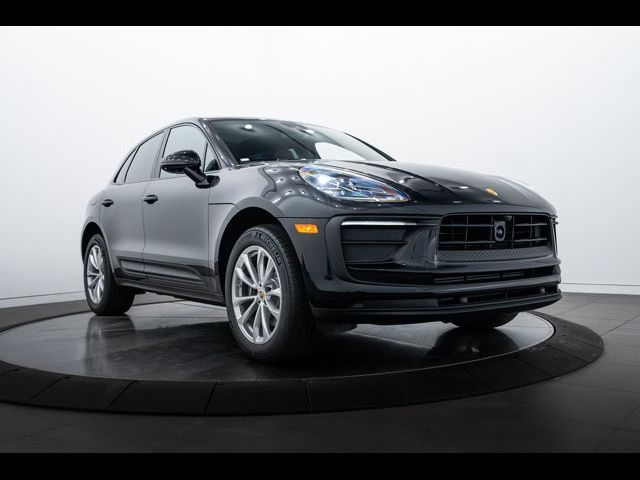 2025 Porsche Macan Base