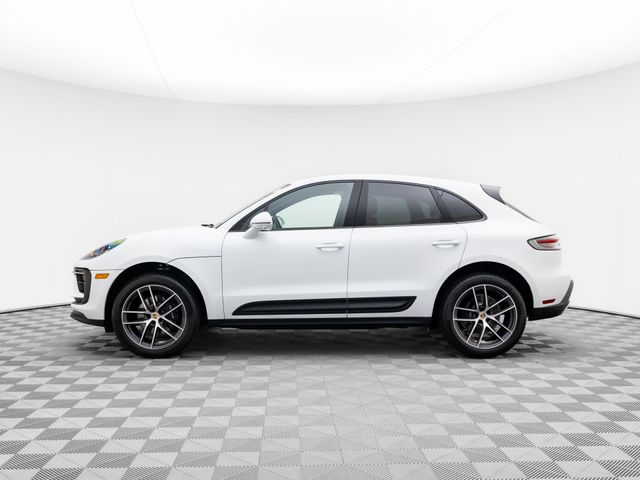 2025 Porsche Macan Base