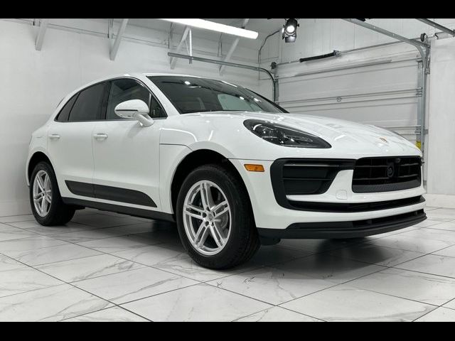 2025 Porsche Macan 