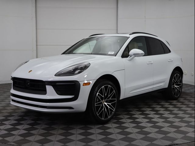 2025 Porsche Macan Base