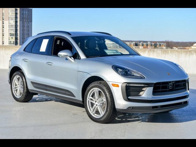 2025 Porsche Macan Base