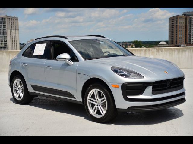 2025 Porsche Macan Base