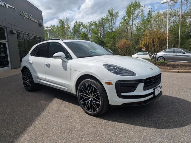 2025 Porsche Macan Base
