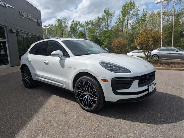 2025 Porsche Macan Base