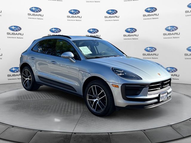 2025 Porsche Macan Base