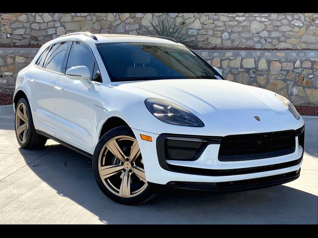 2025 Porsche Macan Base