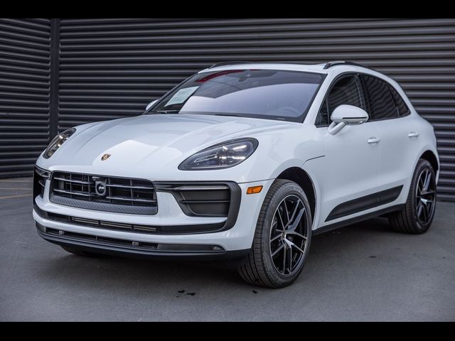 2025 Porsche Macan 