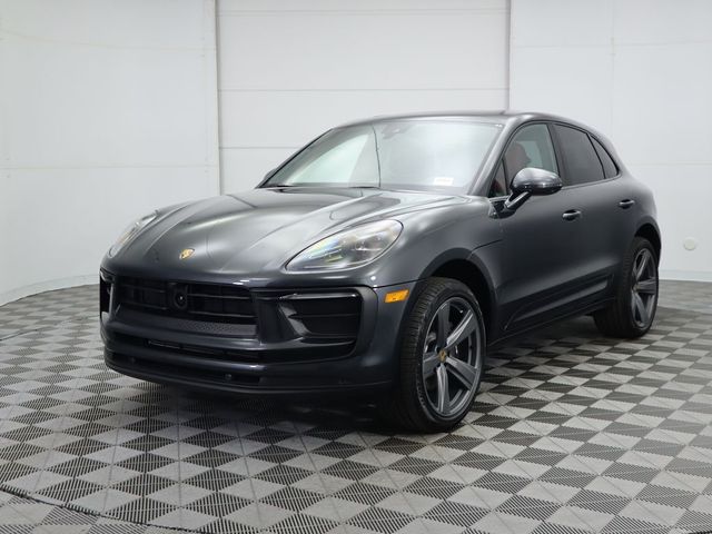 2025 Porsche Macan Base