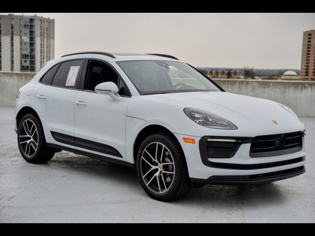 2025 Porsche Macan Base