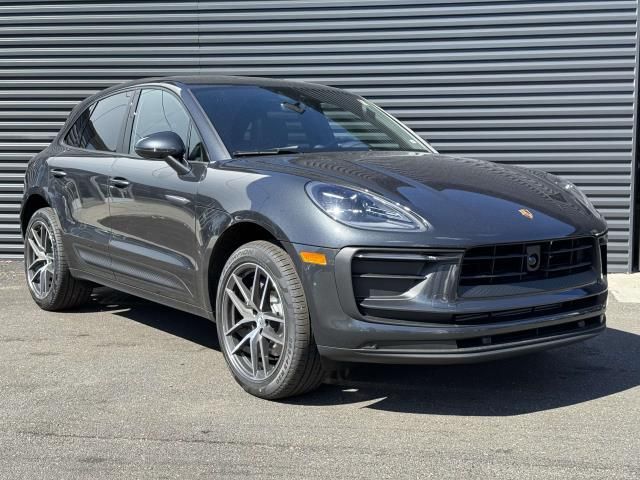 2025 Porsche Macan Base