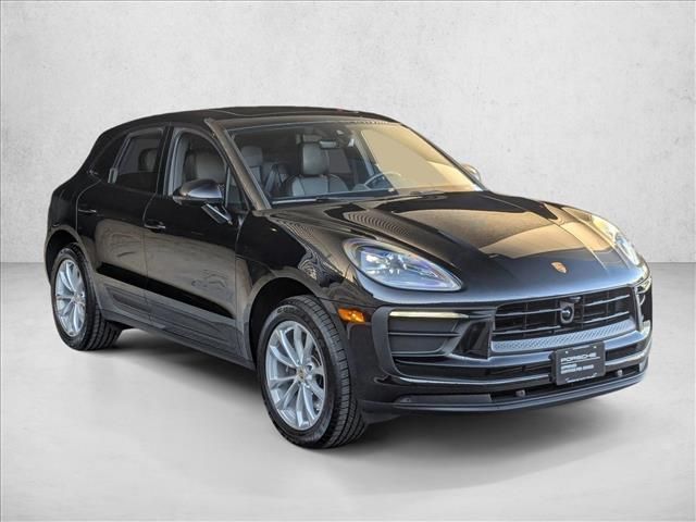 2025 Porsche Macan Base
