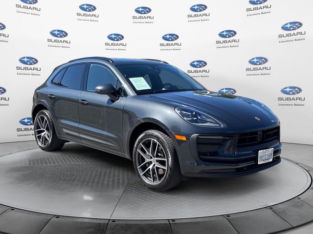 2025 Porsche Macan Base