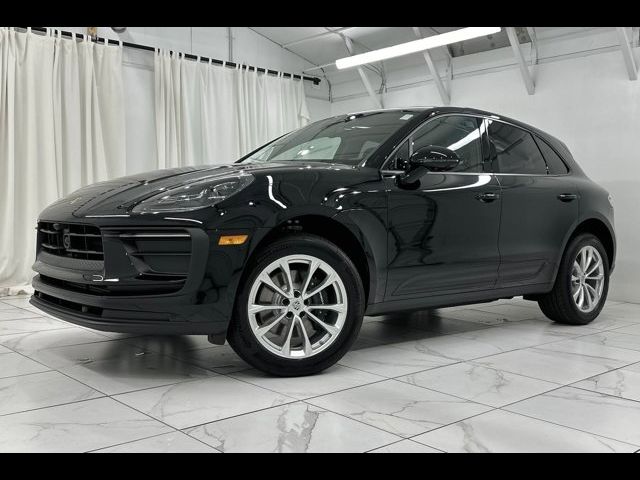 2025 Porsche Macan 