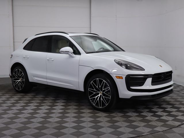 2025 Porsche Macan Base