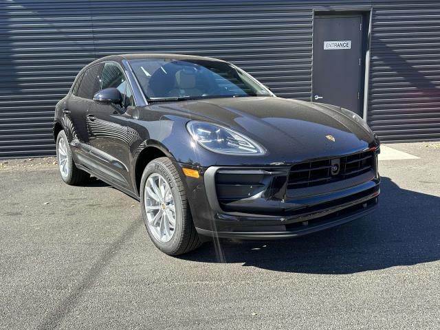 2025 Porsche Macan Base