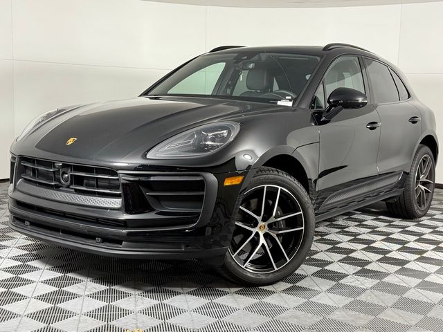 2025 Porsche Macan Base