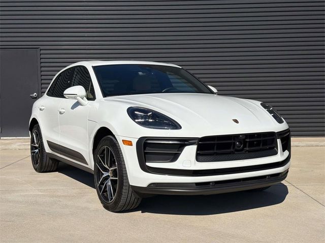 2025 Porsche Macan Base