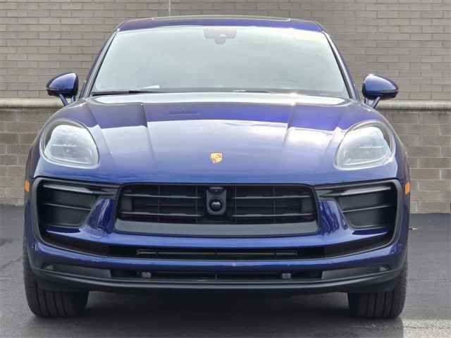 2025 Porsche Macan Base