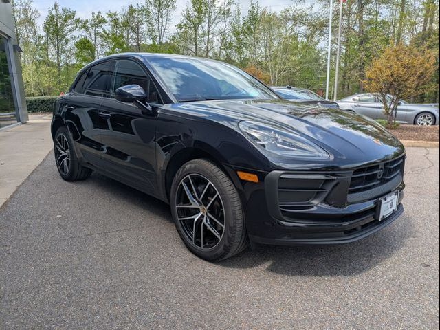 2025 Porsche Macan Base