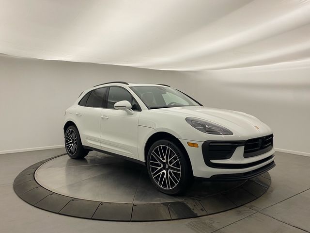 2025 Porsche Macan 