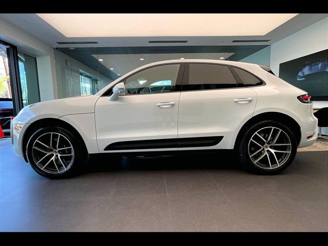 2025 Porsche Macan Base