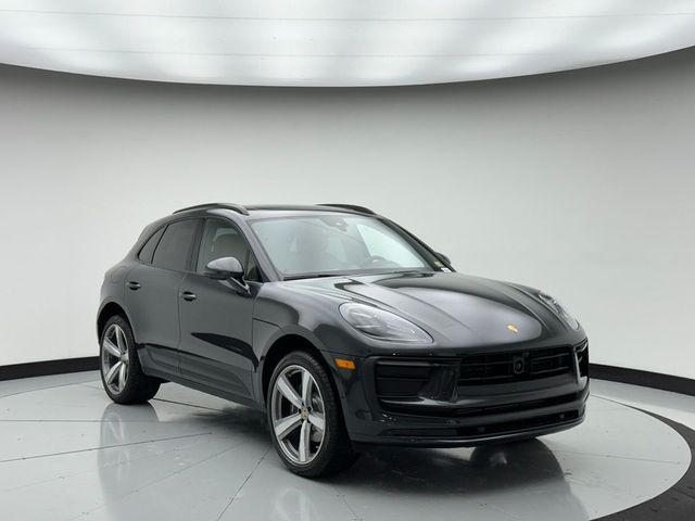 2025 Porsche Macan Base