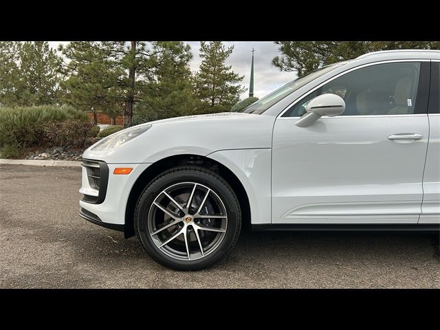 2025 Porsche Macan Base