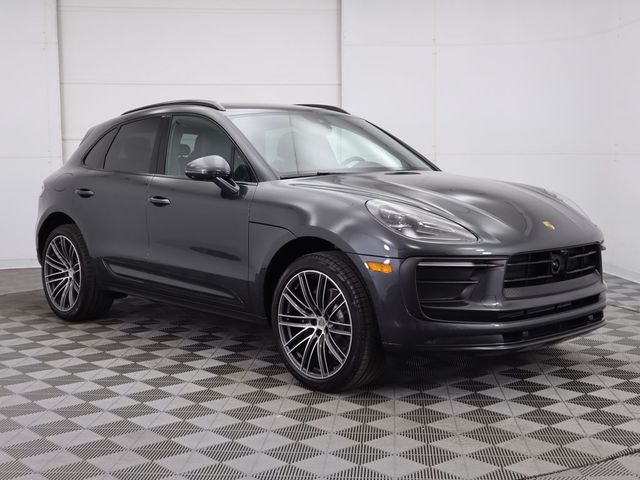 2025 Porsche Macan Base