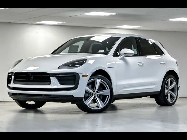 2025 Porsche Macan Base