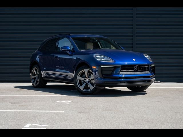 2025 Porsche Macan Base