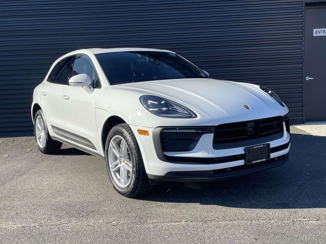2025 Porsche Macan Base
