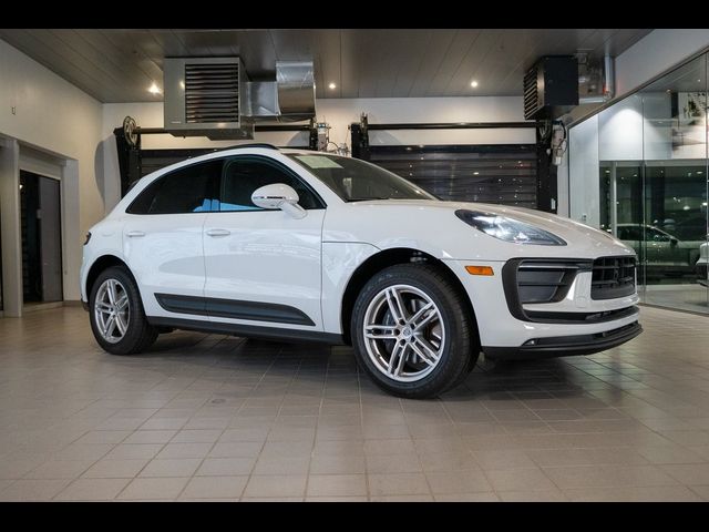 2025 Porsche Macan Base