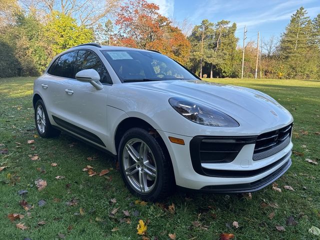 2025 Porsche Macan Base