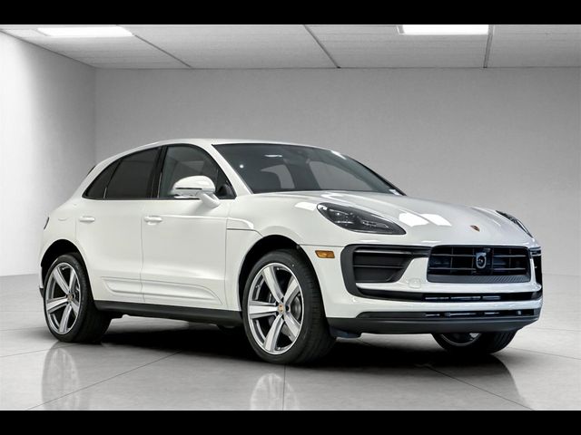 2025 Porsche Macan Base