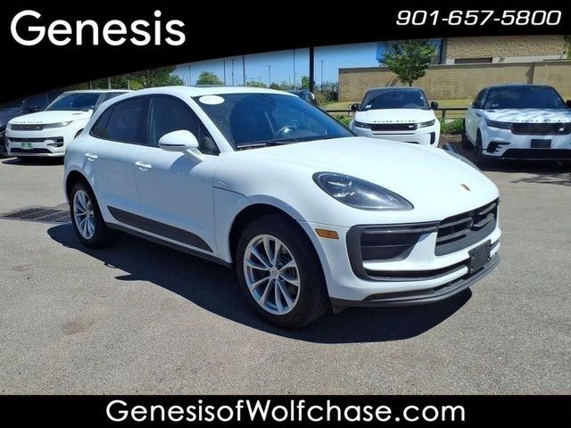 2025 Porsche Macan Base