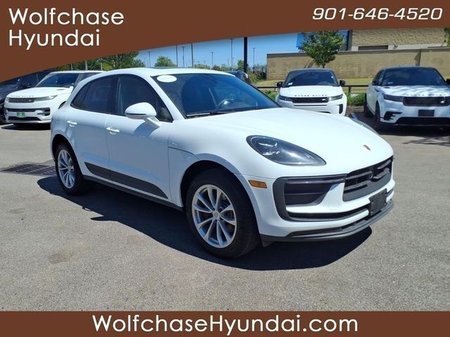 2025 Porsche Macan Base