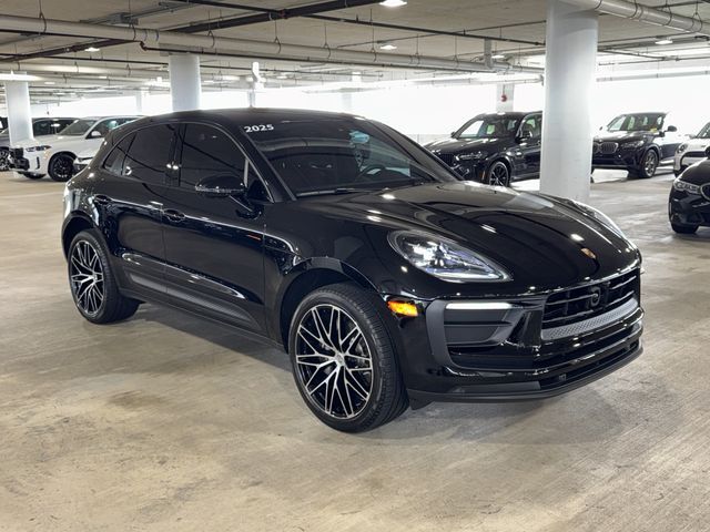 2025 Porsche Macan Base