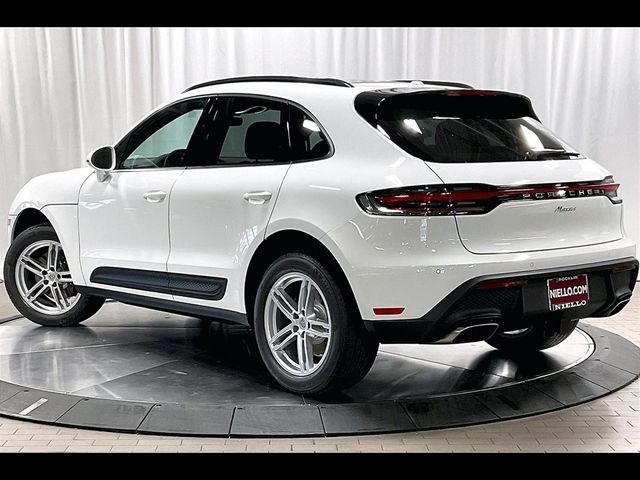 2025 Porsche Macan Base