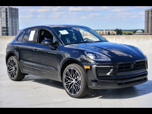 2025 Porsche Macan Base