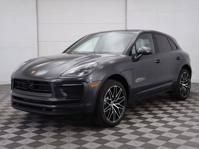 2025 Porsche Macan Base