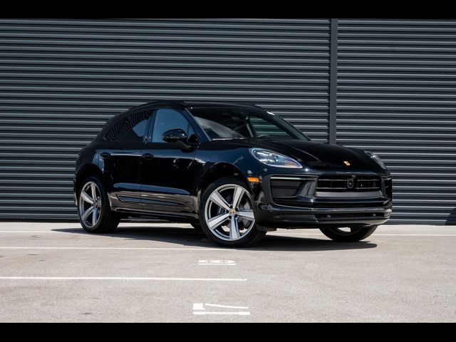 2025 Porsche Macan Base