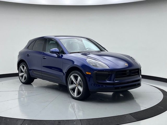 2025 Porsche Macan Base