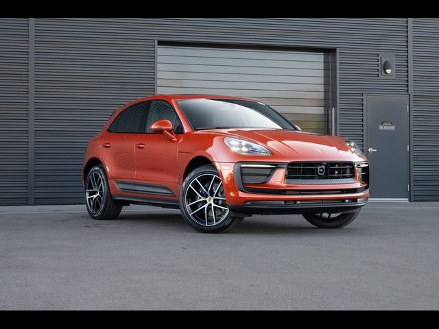 2025 Porsche Macan Base