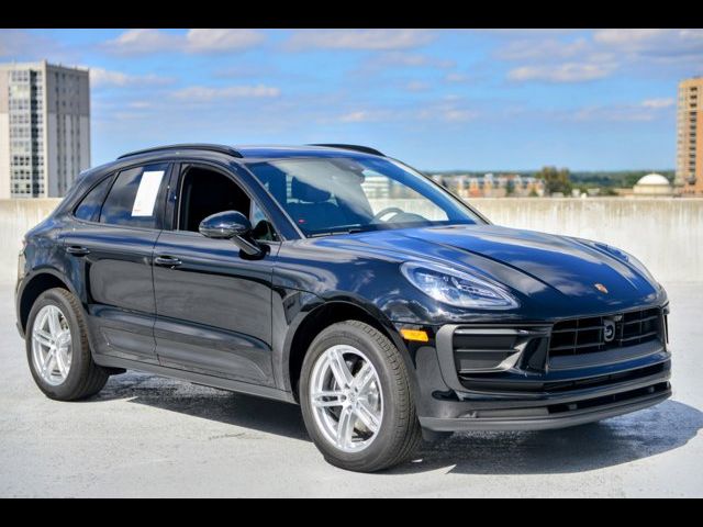 2025 Porsche Macan T