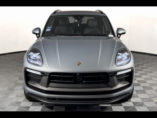 2025 Porsche Macan T