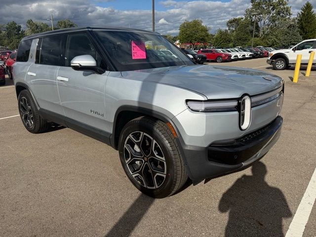 2025 Rivian R1S Adventure
