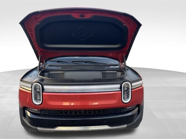 2025 Rivian R1S Adventure
