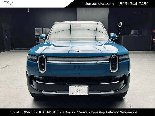 2025 Rivian R1S Adventure