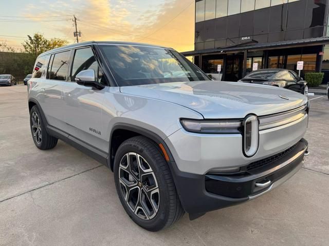 2025 Rivian R1S Adventure