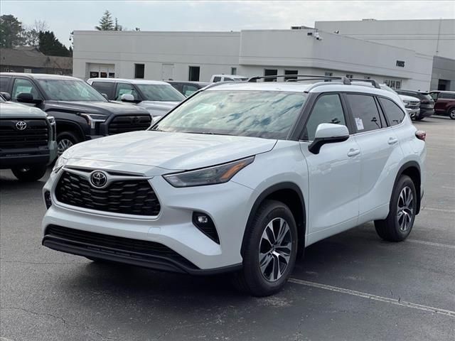 2025 Toyota Highlander XLE